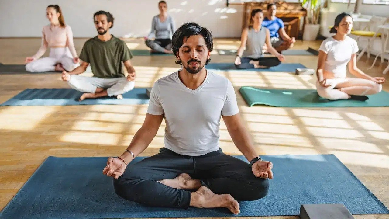 Meditation Side Effects: ध्यान से मन शांत ही नहीं, 7 साइड इफेक्ट्स भी हो सकते हैं, जानिए कब हो जाएं सावधान
